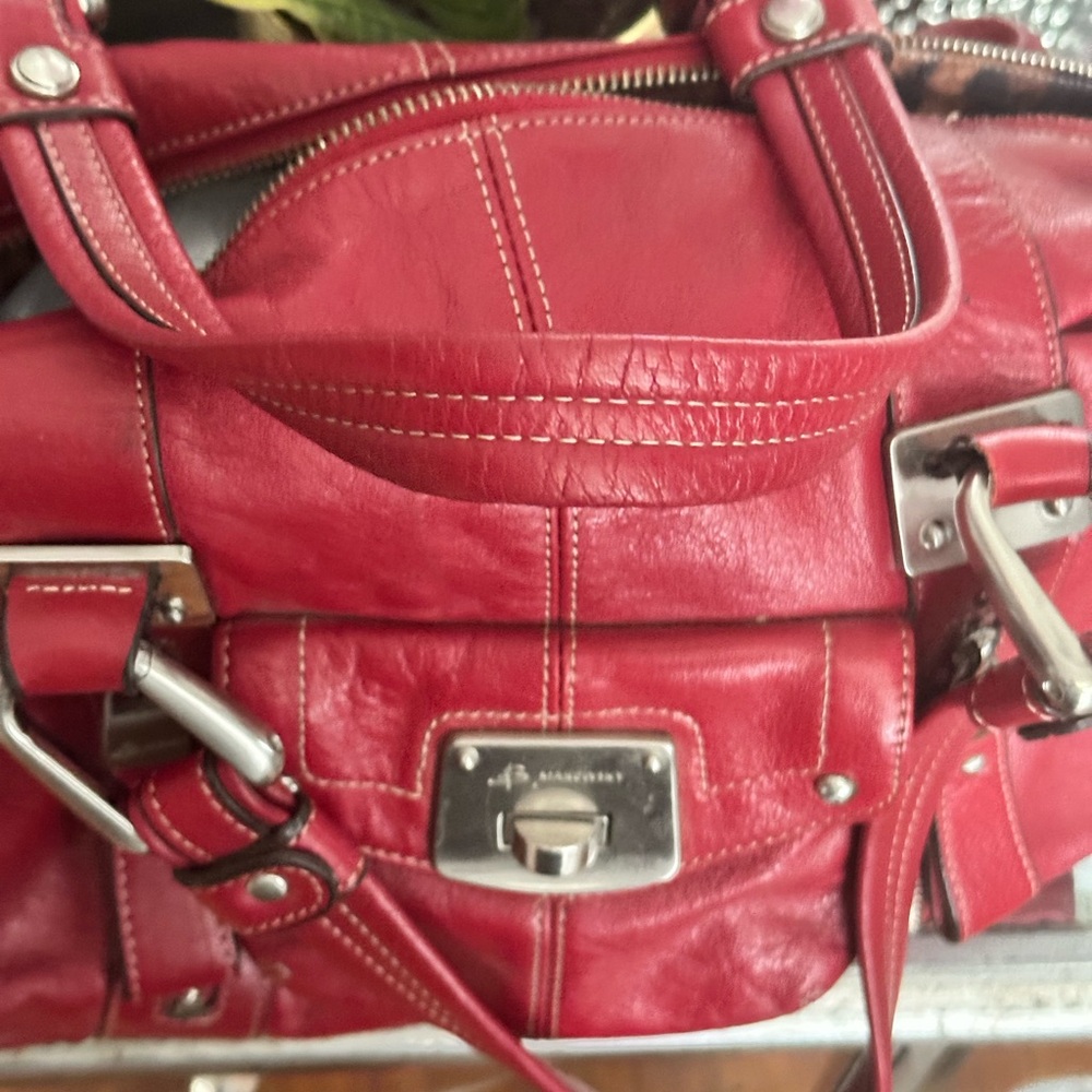 Elegant Red Leather Satchel - Picture 3 of 9